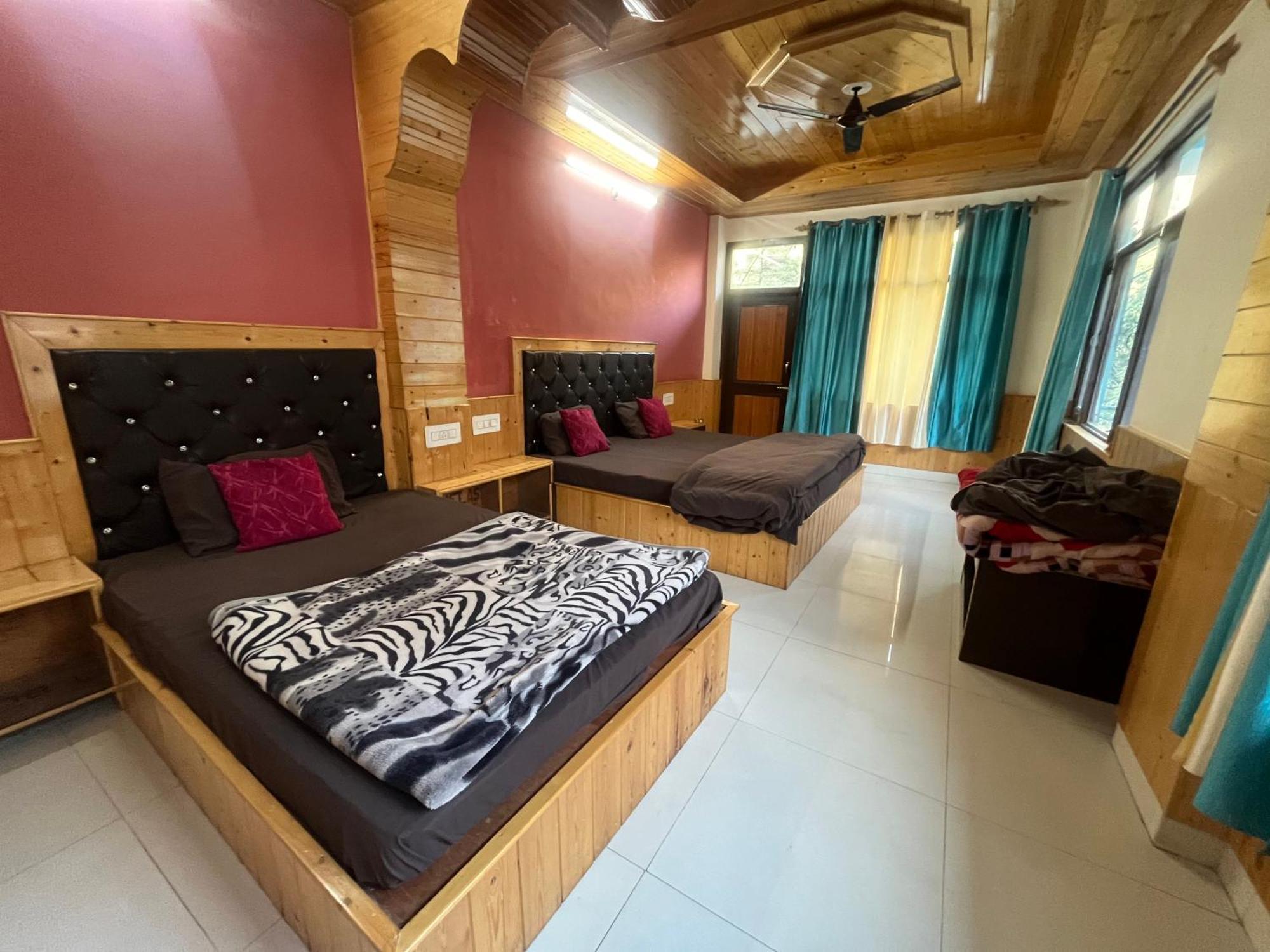 Blue Moon Homestay *